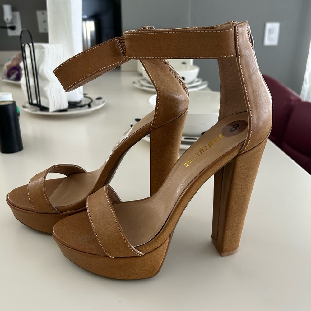 Carmel Brown Platform Heels - Picture 2 of 6